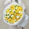 Микс из 25 кустовых желтых и белых роз