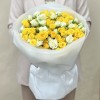 Микс из 25 кустовых желтых и белых роз