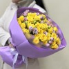 Микс из 25 кустовых желтых и сиреневых роз