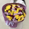 Микс из 31 яркой кустовой розы