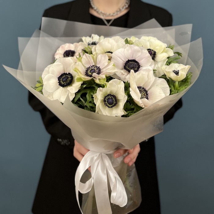 11 белых Анемонов