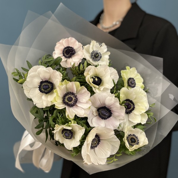 11 белых Анемонов