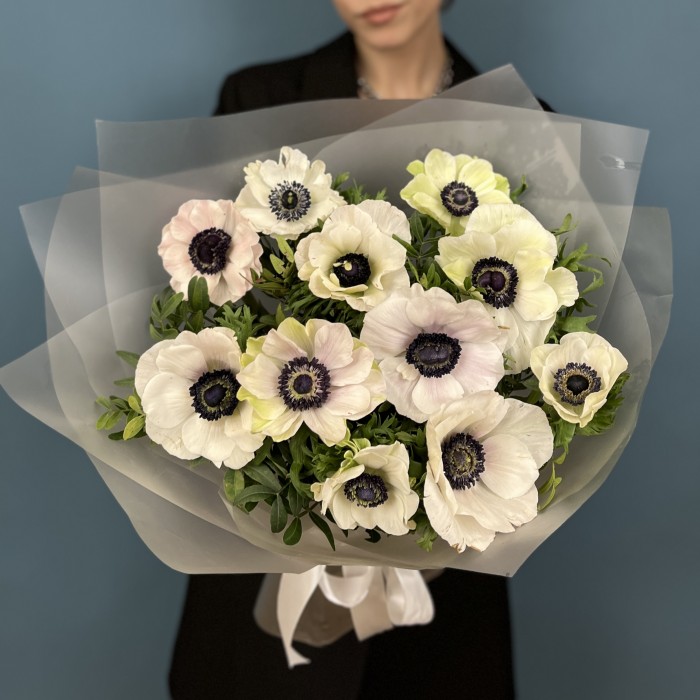 11 белых Анемонов
