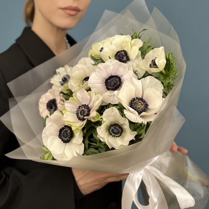 11 белых Анемонов
