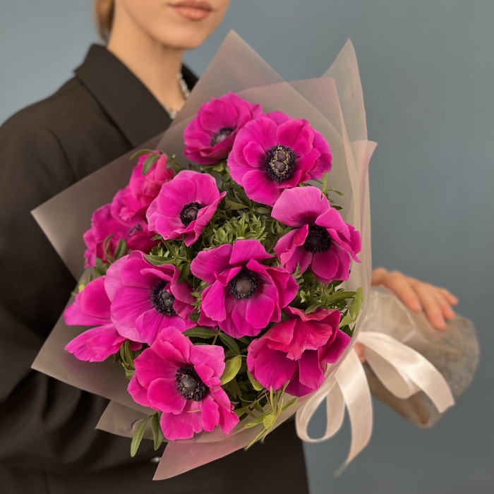 11 малиновых анемонов