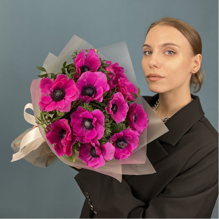 11 малиновых анемонов