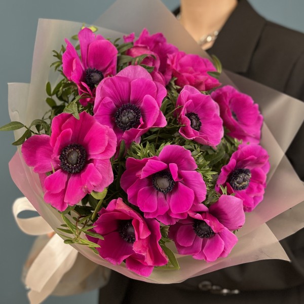 11 малиновых анемонов