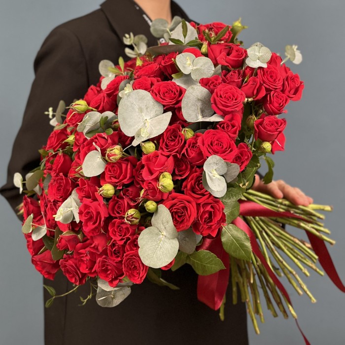 51 кустовая красная роза Рубикон 40 см