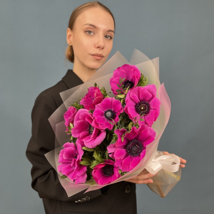 9 малиновых анемонов