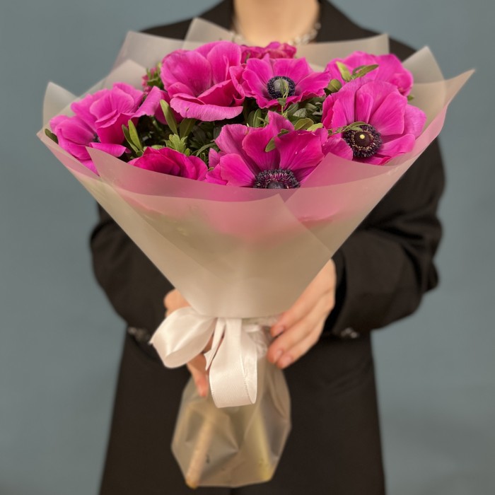 9 малиновых анемонов