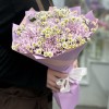 7 сиреневых хризантем с ромашкой