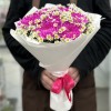 7 малиновых хризантем с ромашкой
