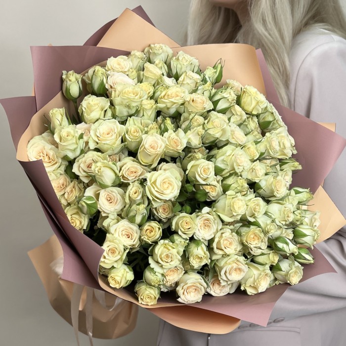 25 кустовых роз Триша 40 см