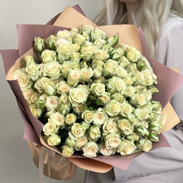 25 кустовых роз Триша 40 см