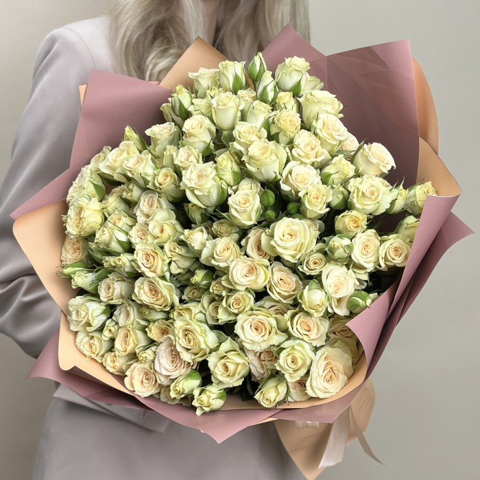 25 кустовых роз Триша 40 см