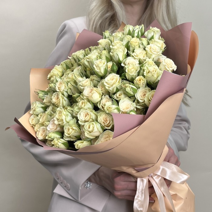 25 кустовых роз Триша 40 см