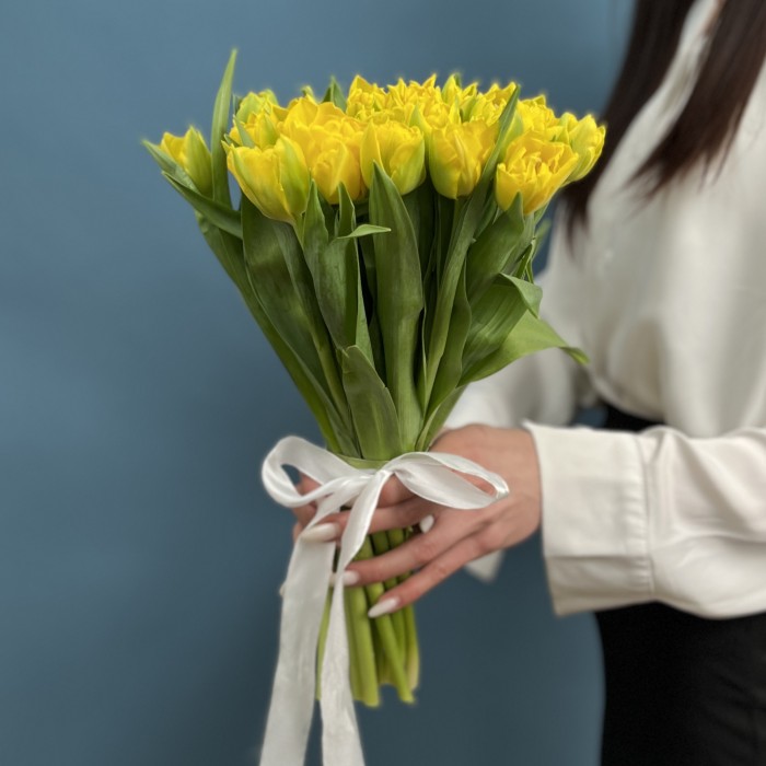 Пионовидные желтые тюльпаны Маргарита