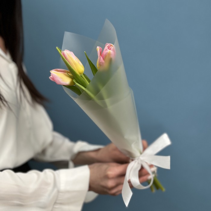 3 розовых тюльпана Династия