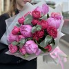 Маленький летний букет из пионов и малиновой Джульетты