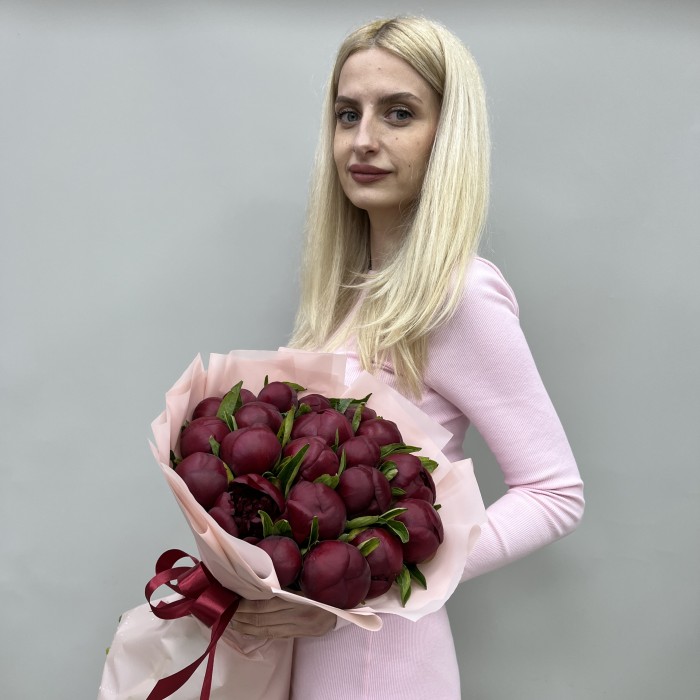 21 бордовый пион Ред Шарм