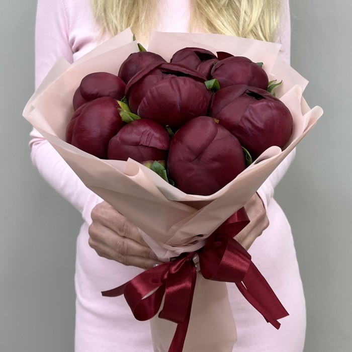 9 бордовых пионов Голландия