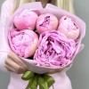 5 нежно-розовых пионов Гардения