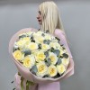 25 роз Кэндилайт 60 см с эвкалиптом