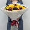 5 подсолнухов с красной альстромерией