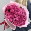 11 кустовых малиновых пионовидных роз Джульетта 40 см