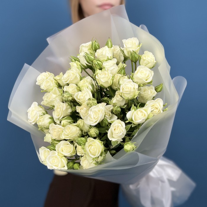 15 белых кустовых роз Сноуфлейк 50 см