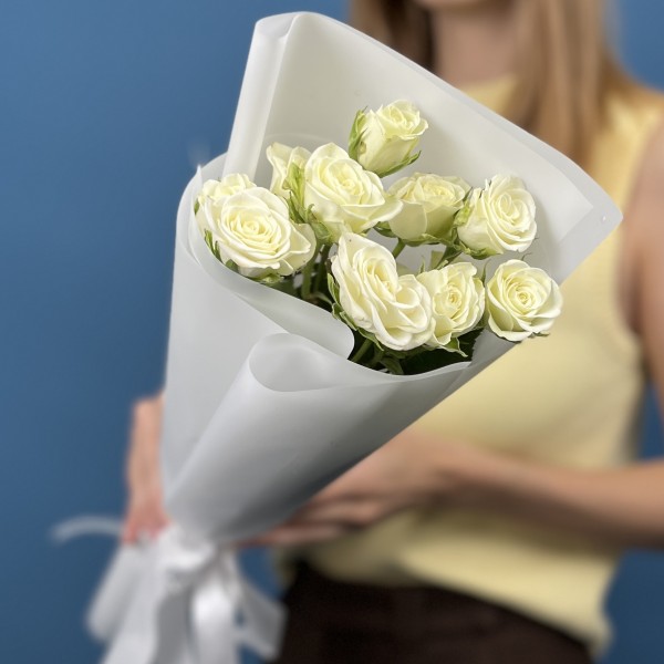 3 белые кустовые розы Сноуфлейк 50 см