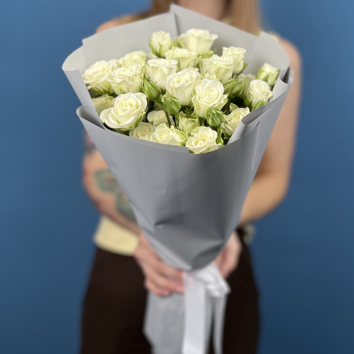 7 белых кустовых роз Сноуфлейк 50 см