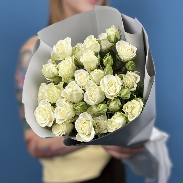 7 белых кустовых роз Сноуфлейк 50 см