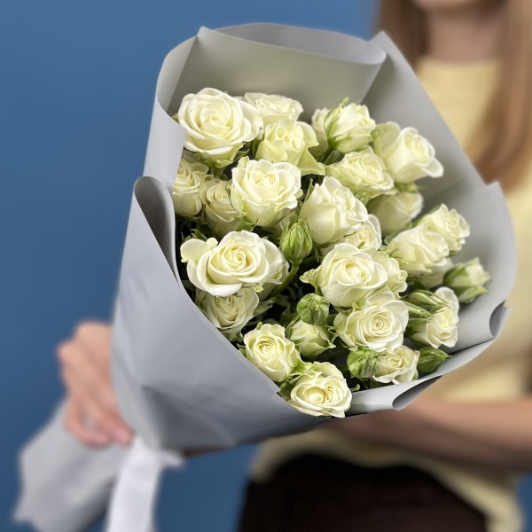 7 белых кустовых роз Сноуфлейк 50 см