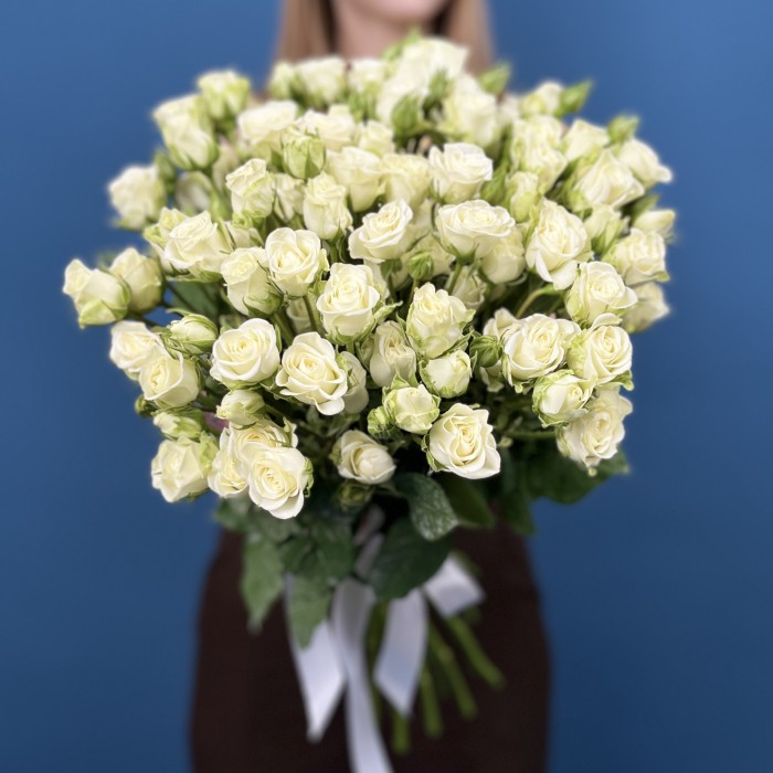 Кустовая белая роза Сноуфлейк 50 см