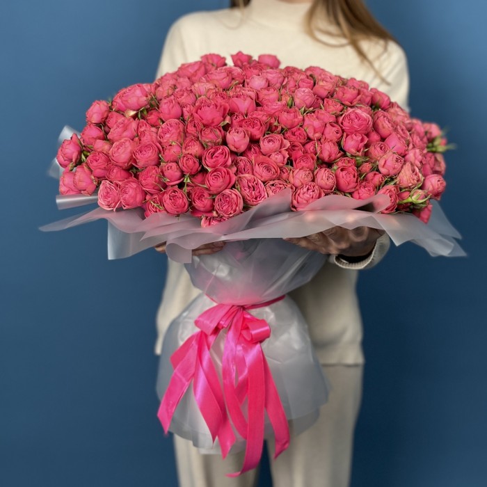 101 кустовая пионовидная малиновая роза Гранд Трендсеттер 50 см