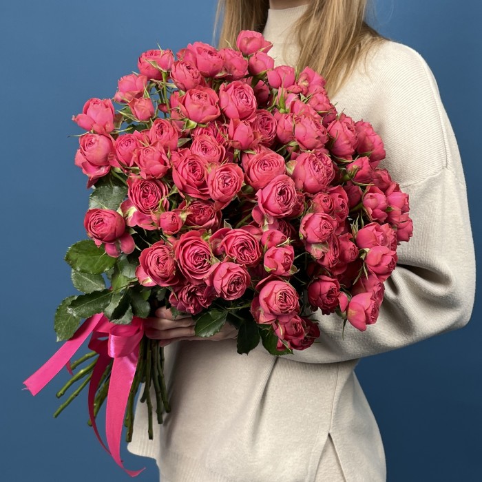 Кустовая пионовидная малиновая роза Гранд Трендсеттер 40 см