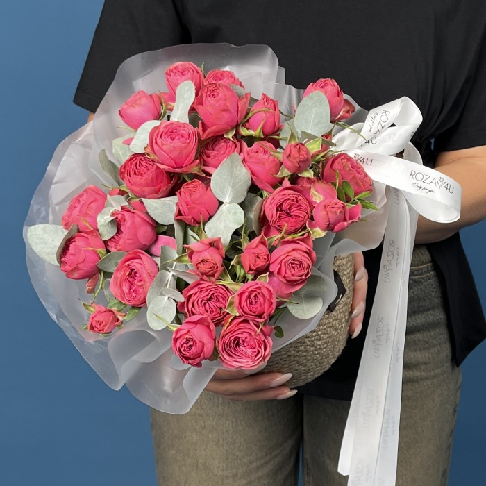 5 кустовых пионовидных малиновых роз Гранд Трендсеттер в кашпо