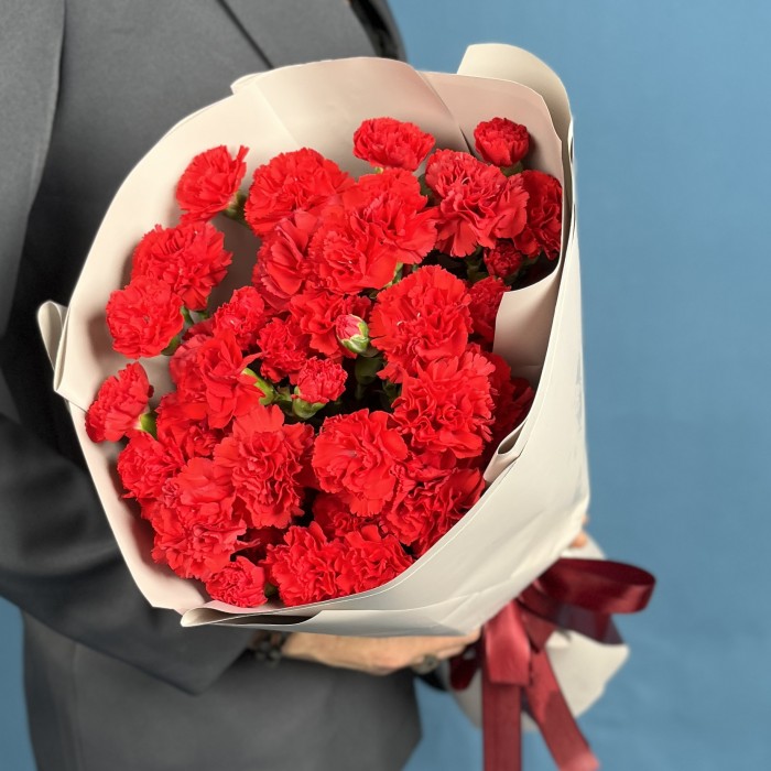 21 красная кустовая гвоздика