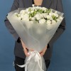 Букет из 45 белых кустовых гвоздик