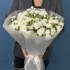 Букет из 45 белых кустовых гвоздик