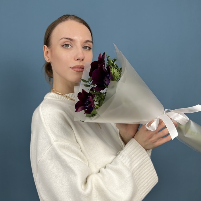 3 фиолетовых анемона