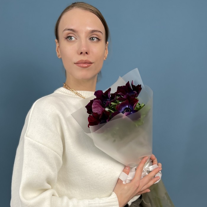 5 фиолетовых анемонов