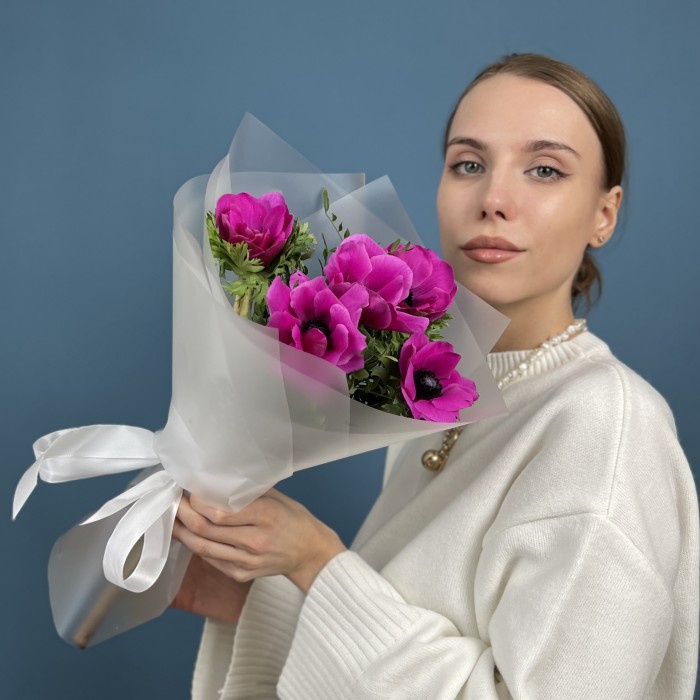 5 малиновых анемонов