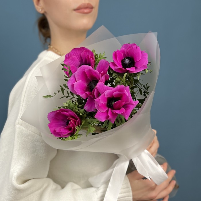 5 малиновых анемонов