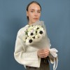 7 белых анемонов