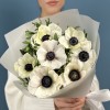 7 белых анемонов