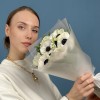 7 белых анемонов