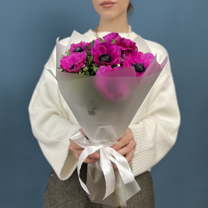 7 малиновых анемонов