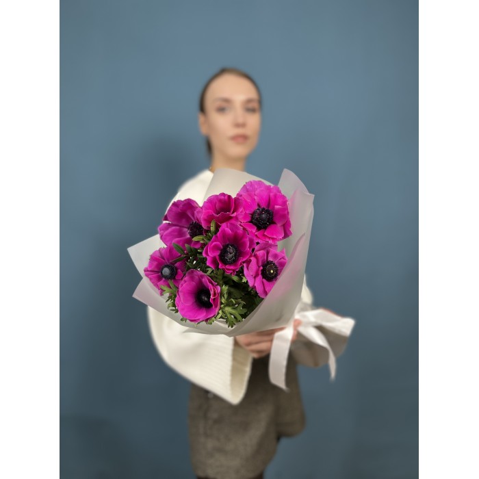 7 малиновых анемонов